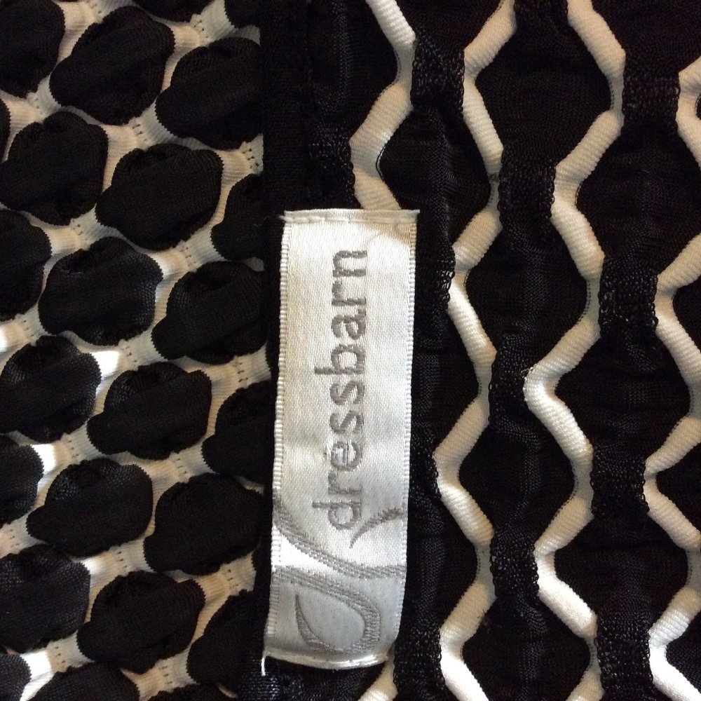 Dressbarn Black & White Textured Top with Long Sleeves with Front Clasp Closure - Picture 6 of 7